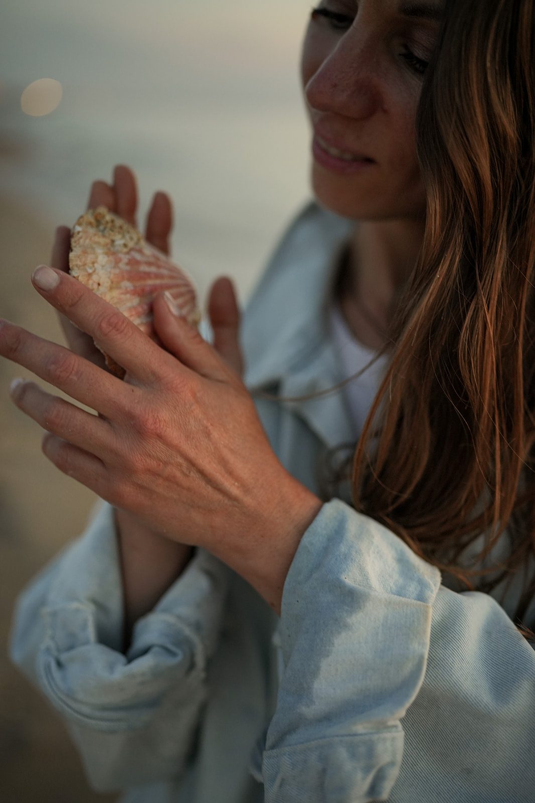Hands holding a shell, a moment of sensation and presence